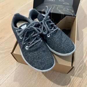 Women all birds wool runners size 9